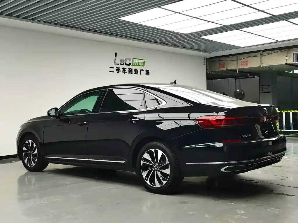 Volkswagen Passat — фото 7