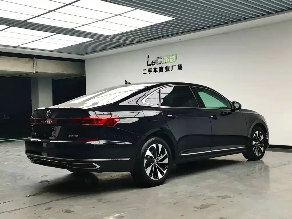 Volkswagen Passat — фото 9