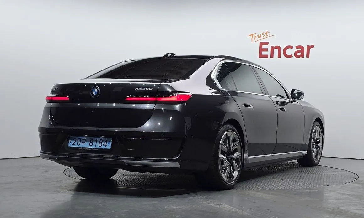 BMW i7 — фото 10