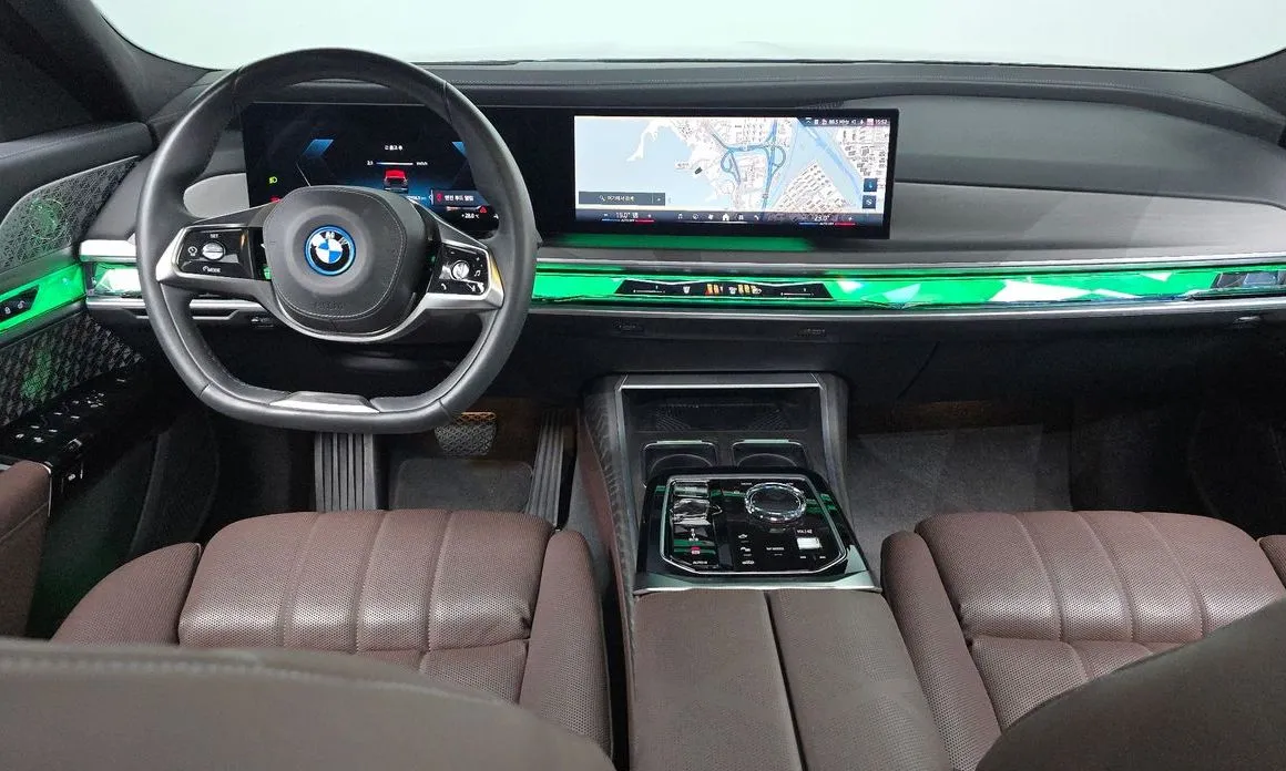 BMW i7 — фото 7