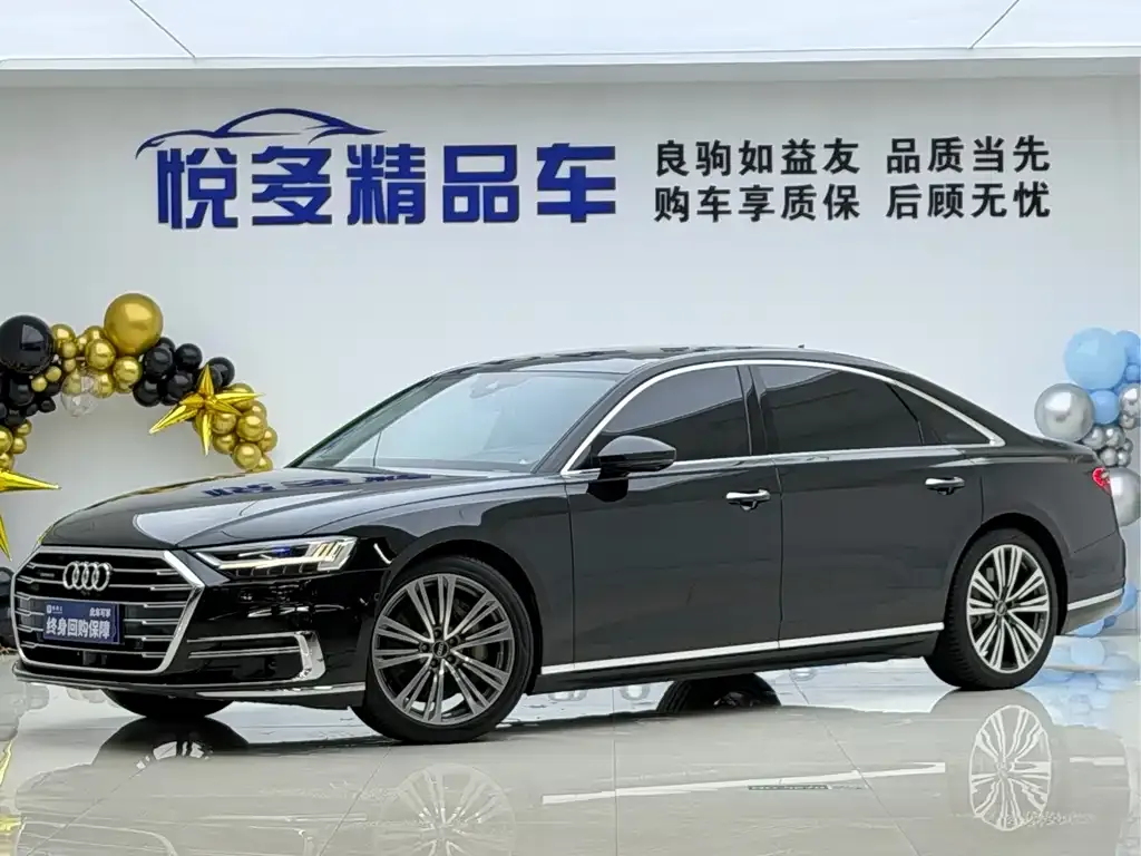 Audi A8 — фото 1