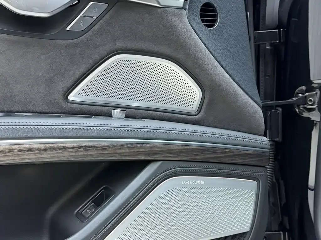 Audi A8 — фото 9