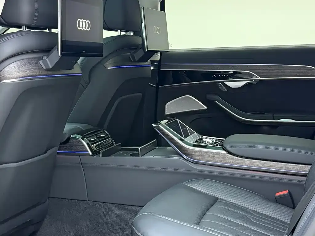Audi A8 — фото 2