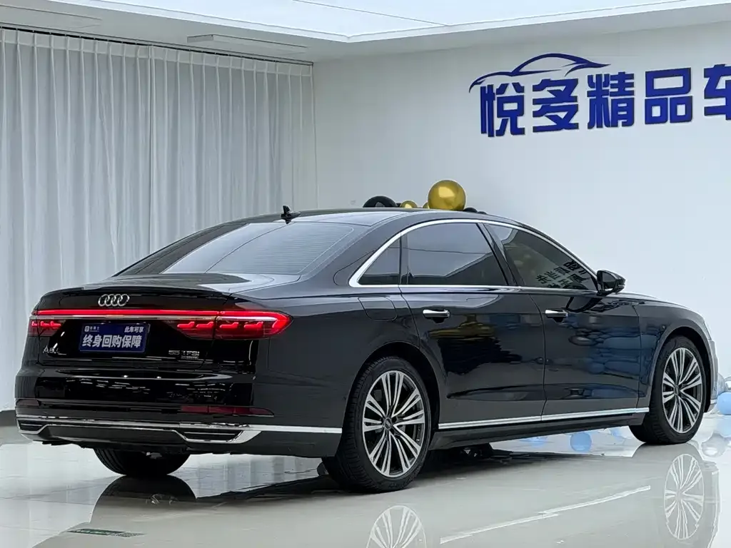 Audi A8 — фото 8