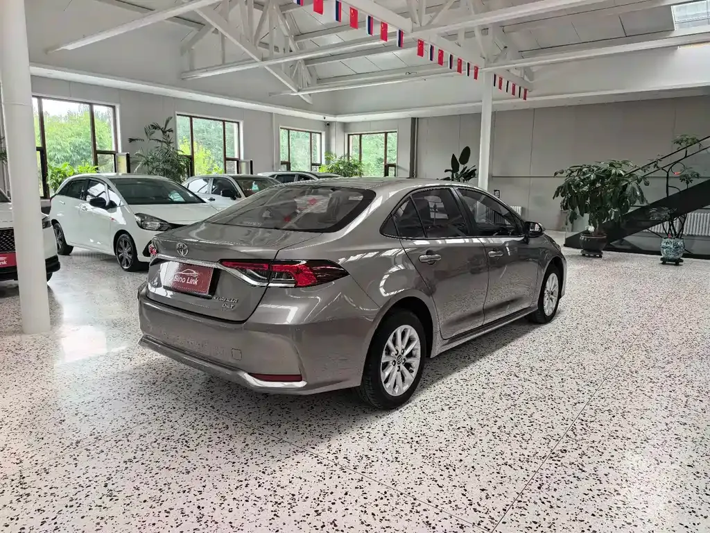 Toyota Corolla — фото 10