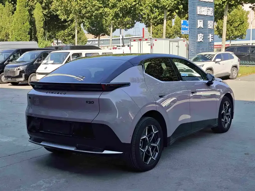 Lynk & Co Z20 — фото 10