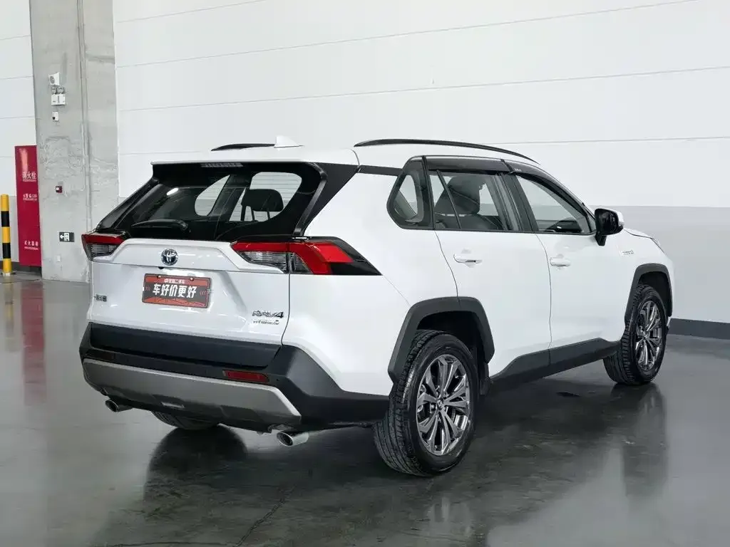 Toyota RAV4 — фото 6