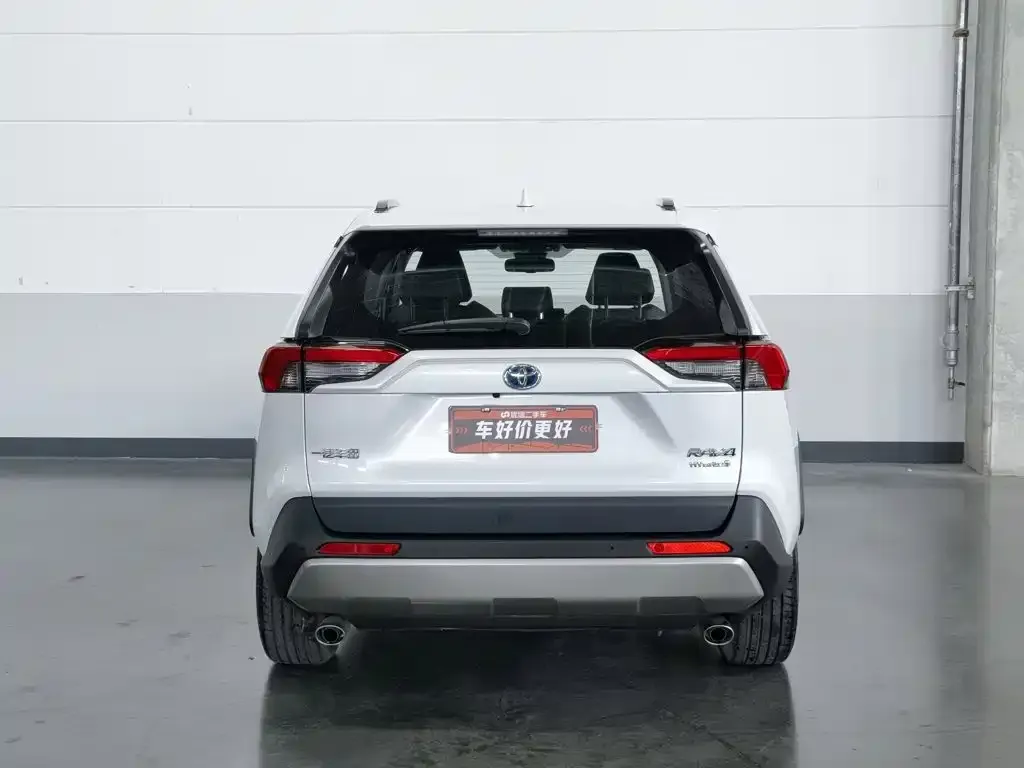 Toyota RAV4 — фото 7