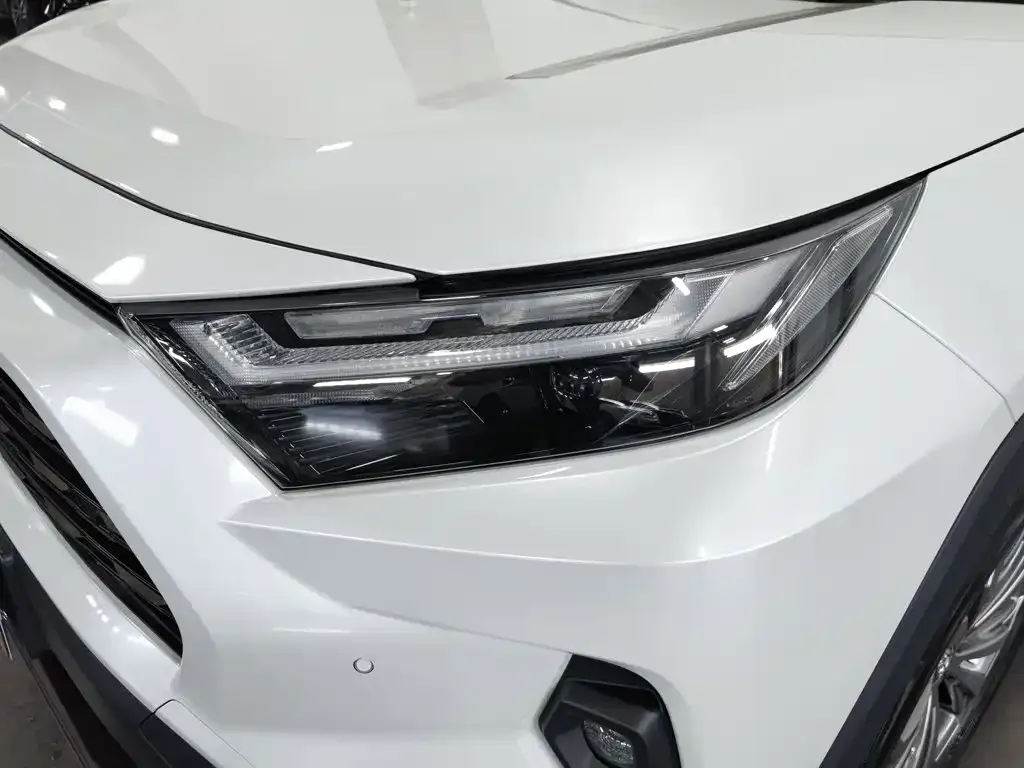 Toyota RAV4 — фото 8
