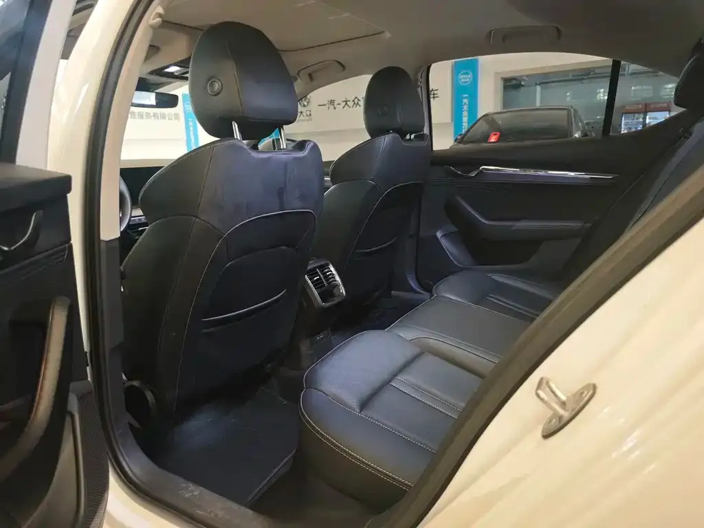 Skoda Octavia — фото 2