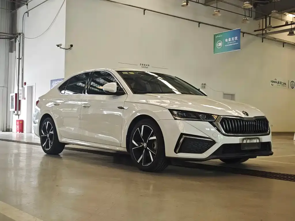 Skoda Octavia — фото 7