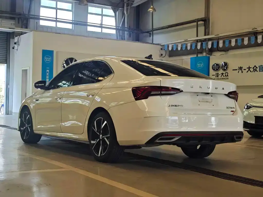 Skoda Octavia — фото 8