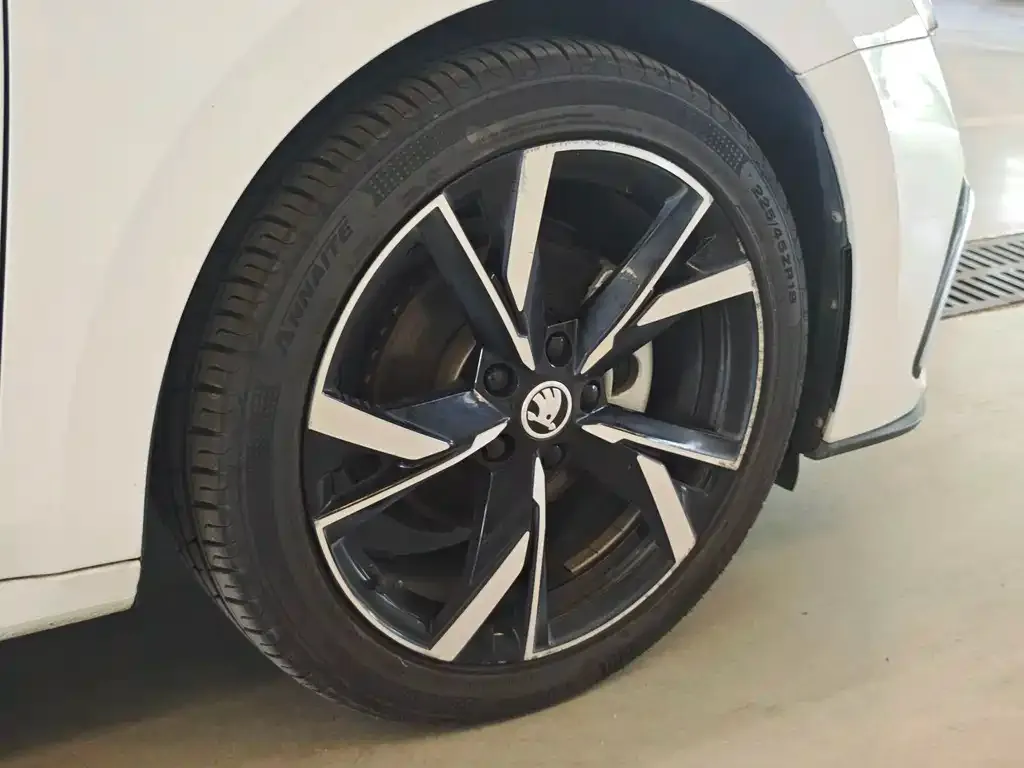 Skoda Octavia — фото 6