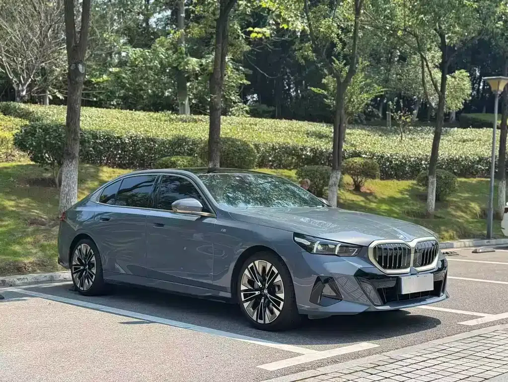 BMW 5 Series — фото 10