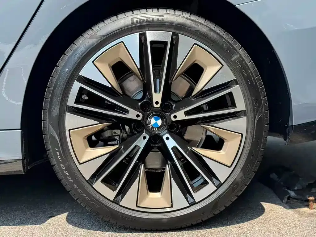BMW 5 Series — фото 2
