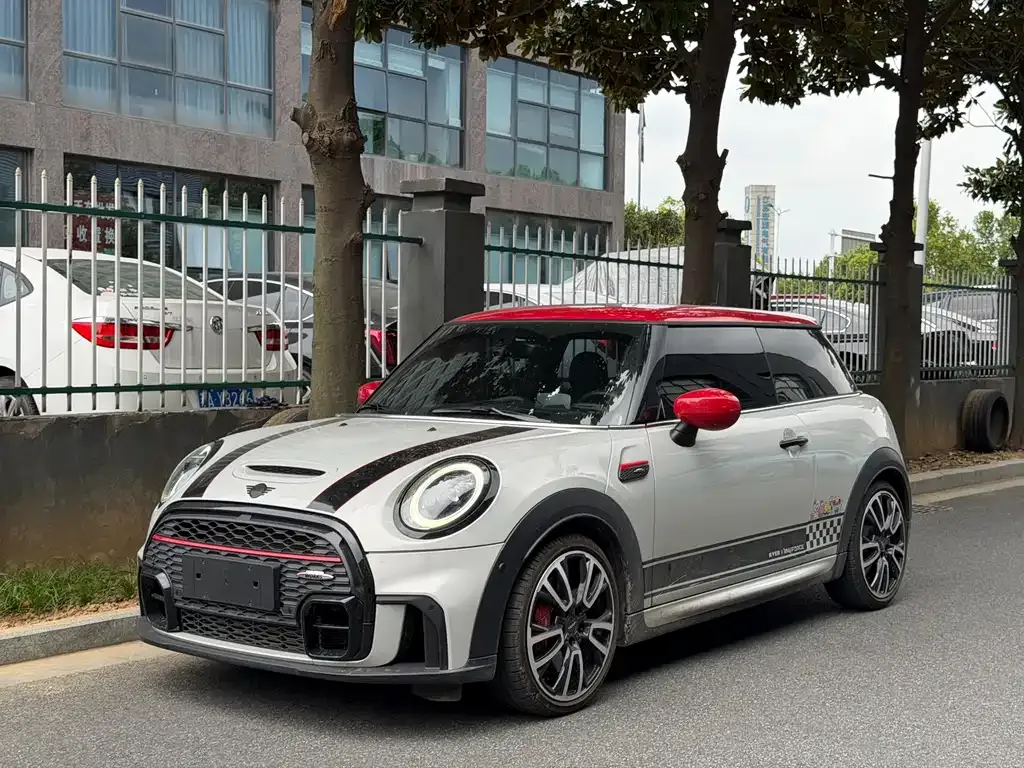 MINI JCW (John Cooper Works) — фото 1