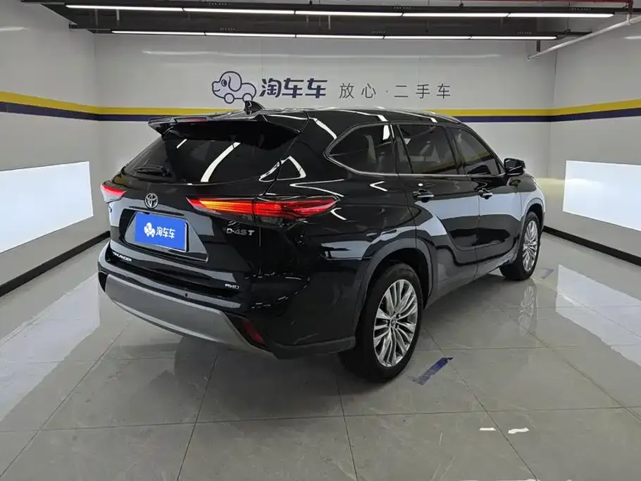 Toyota Highlander — фото 10
