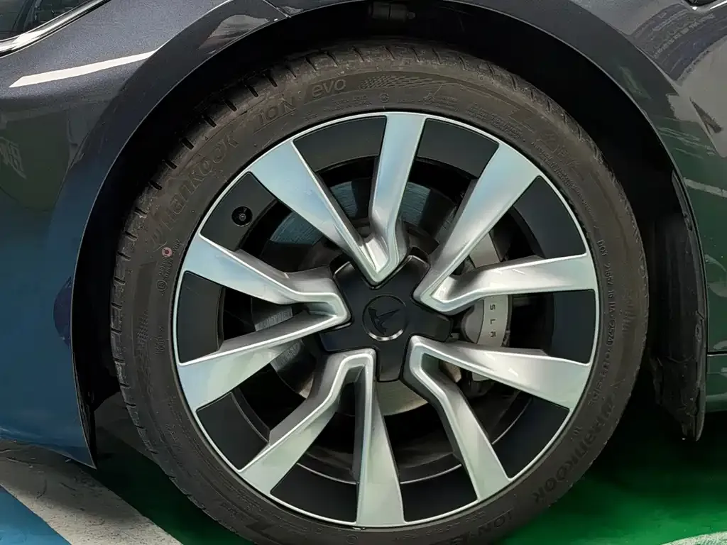 Tesla Model 3 — фото 10