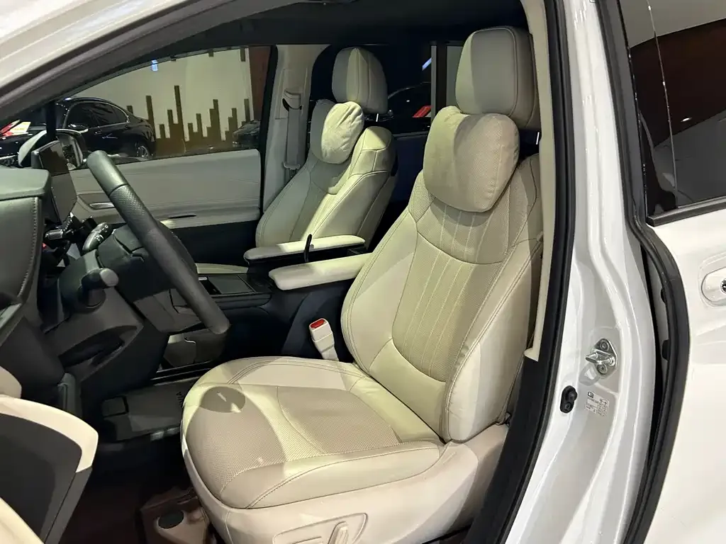 Toyota Granvia — фото 9