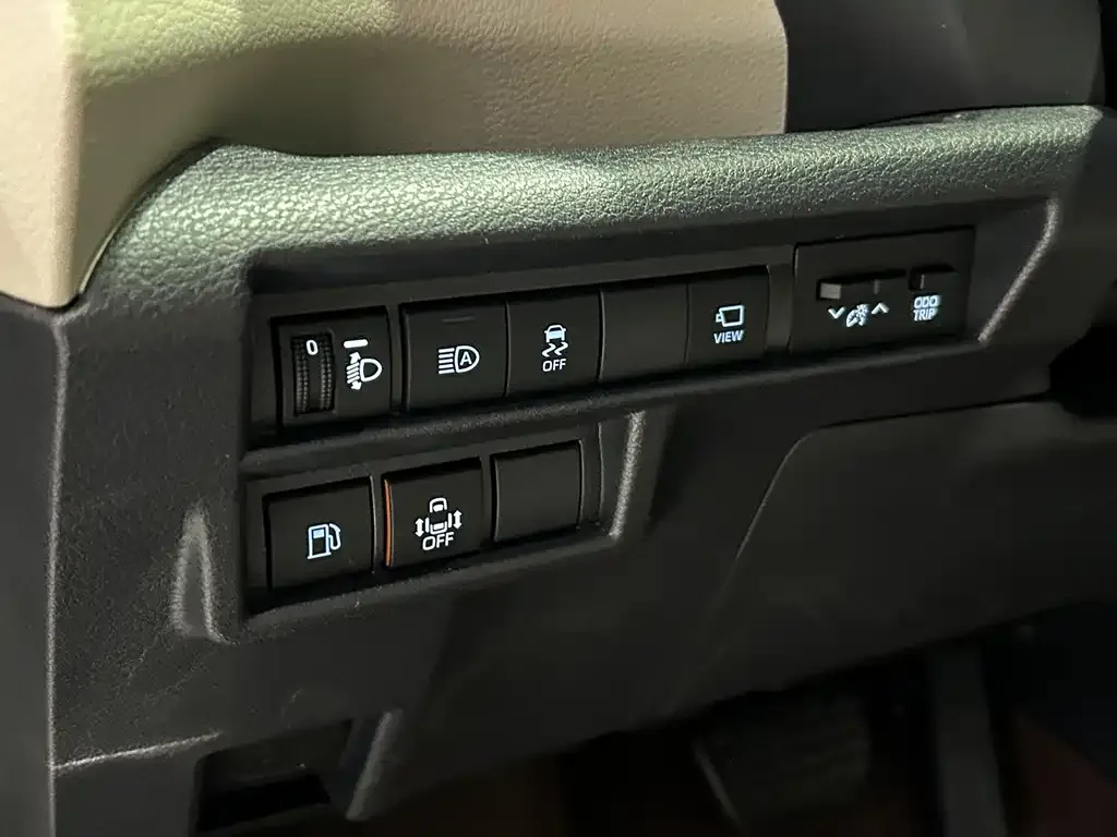 Toyota Granvia — фото 3