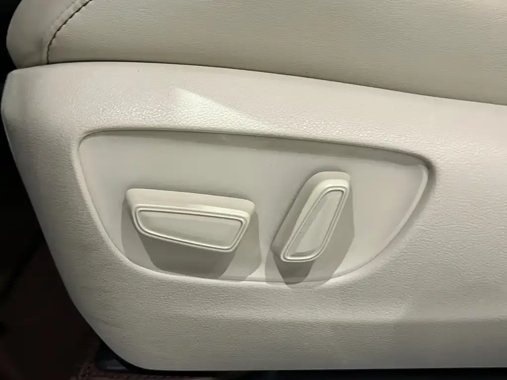 Toyota Granvia — фото 8
