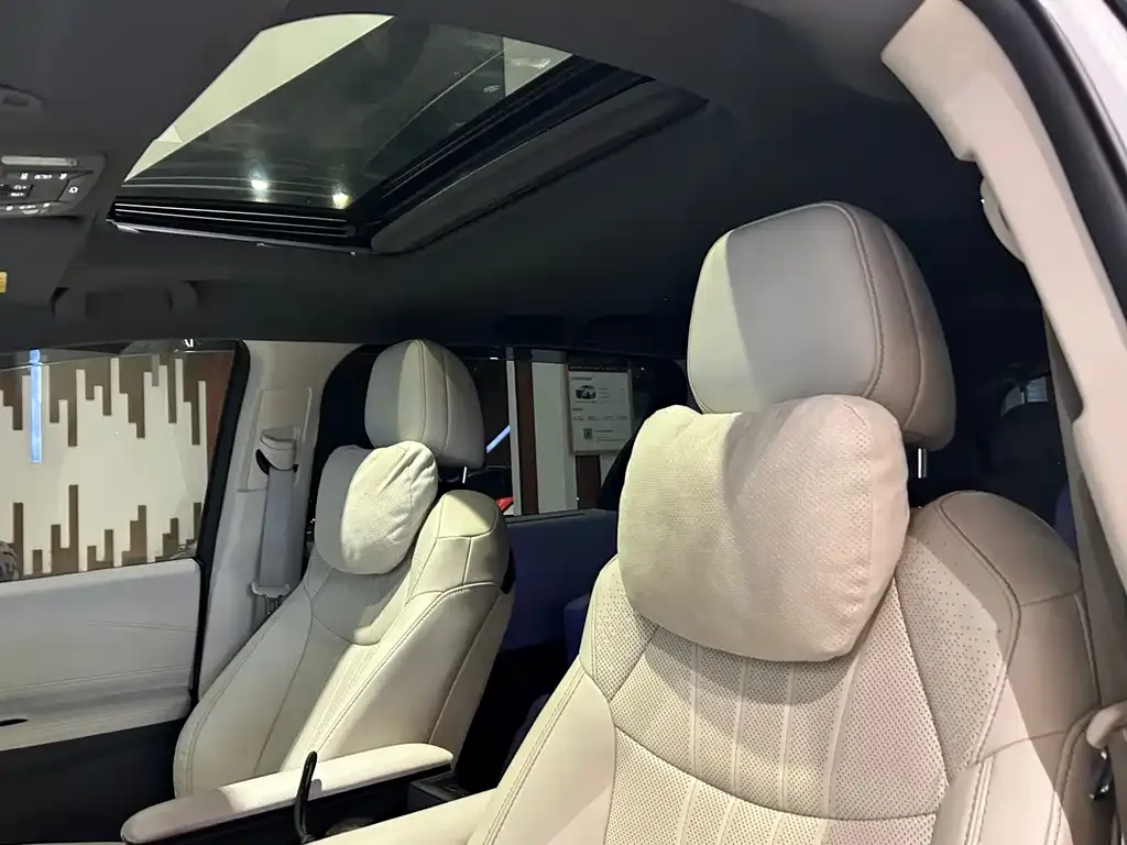 Toyota Granvia — фото 7