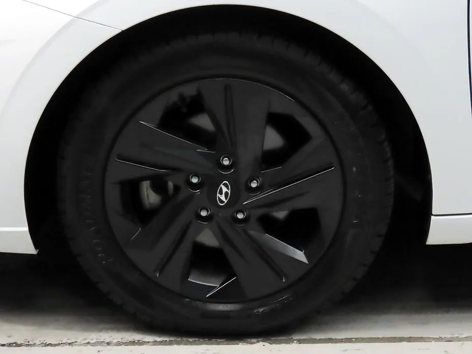 Hyundai AVANTE — фото 3