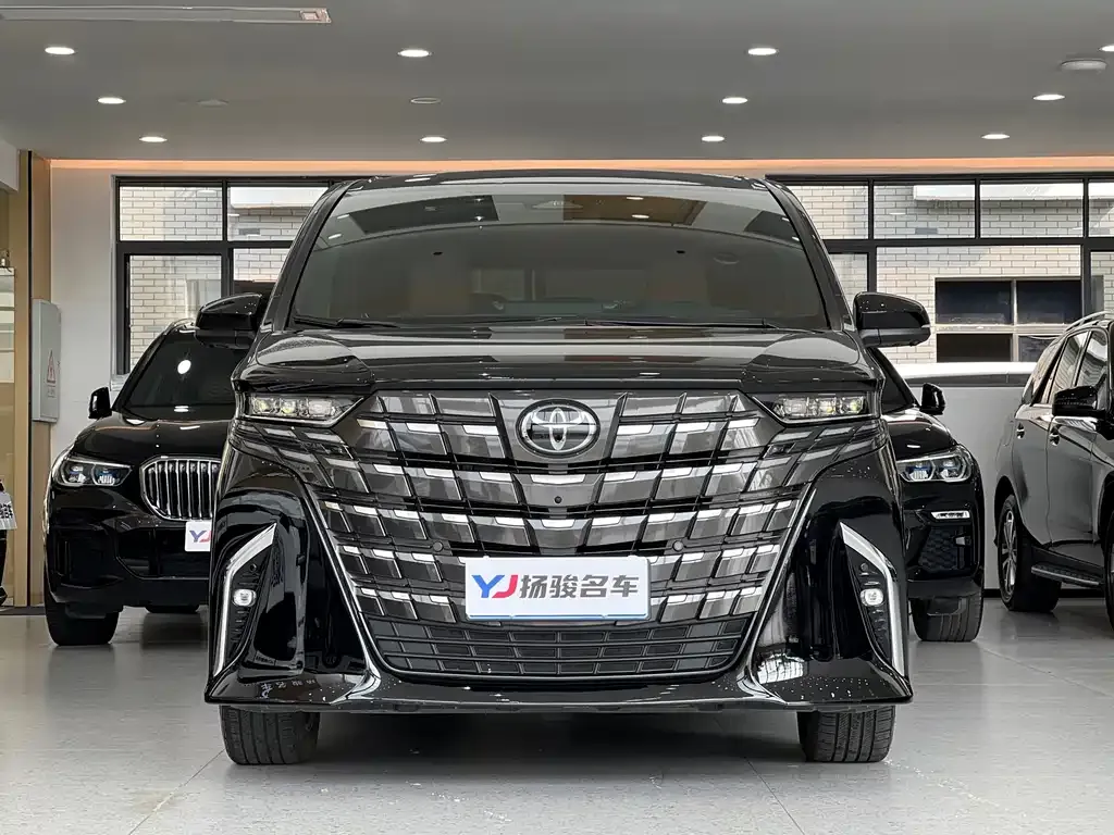 Toyota Alphard — фото 5