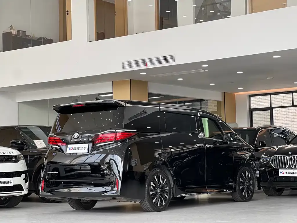 Toyota Alphard — фото 8