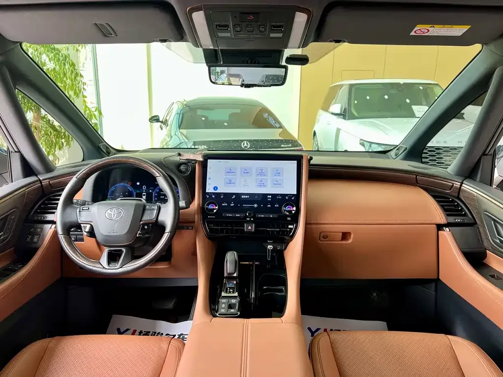 Toyota Alphard — фото 4