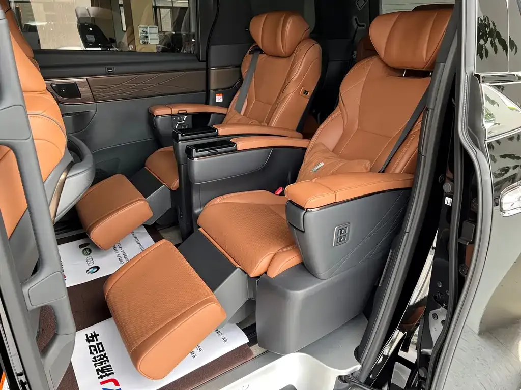 Toyota Alphard — фото 3