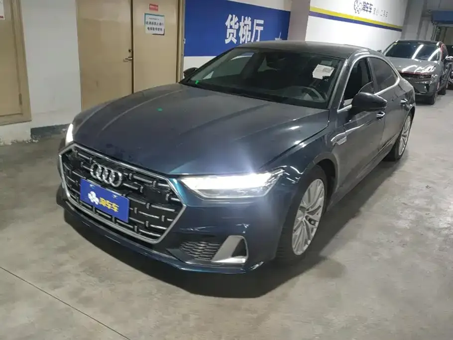 Audi A7L — фото 1