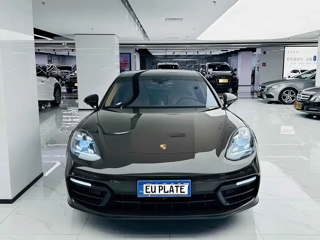 Porsche Panamera — фото 1
