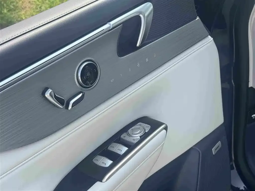 Buick GL8 Hybrid — фото 2