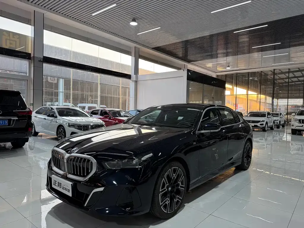 BMW 5 Series — фото 1