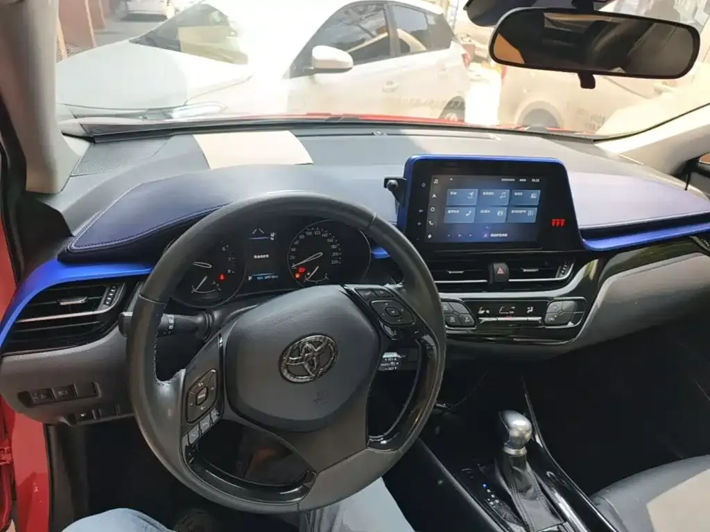 Toyota C-HR — фото 7