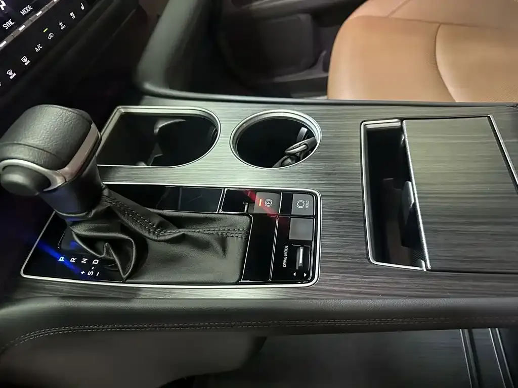 Toyota Granvia — фото 4