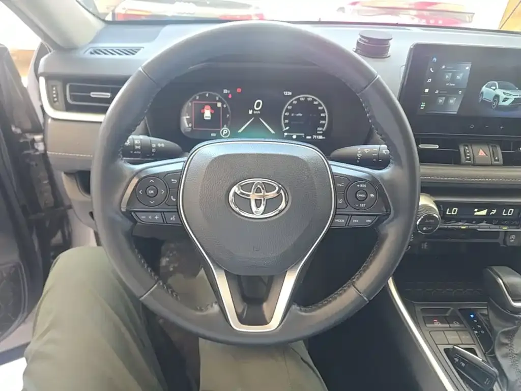 Toyota Wildlander — фото 10