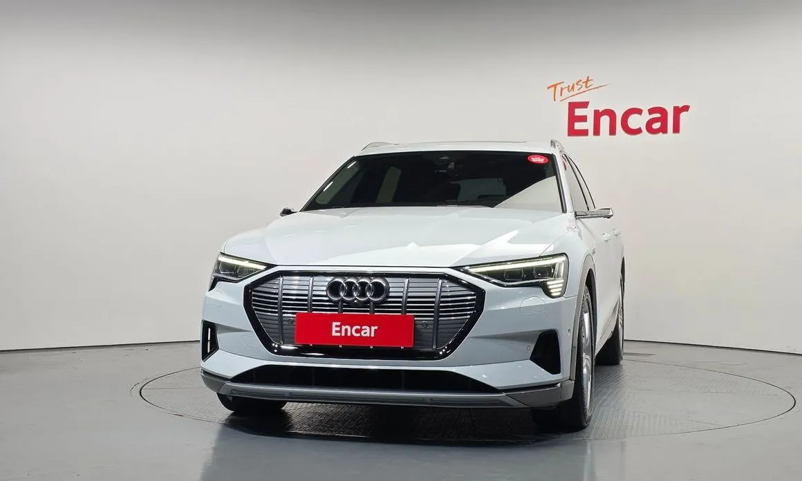 Audi e-tron — фото 5