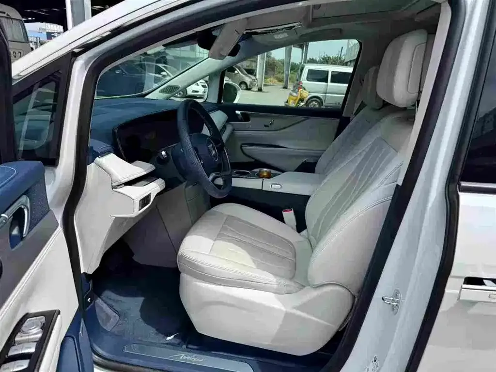 Buick GL8 Hybrid — фото 2