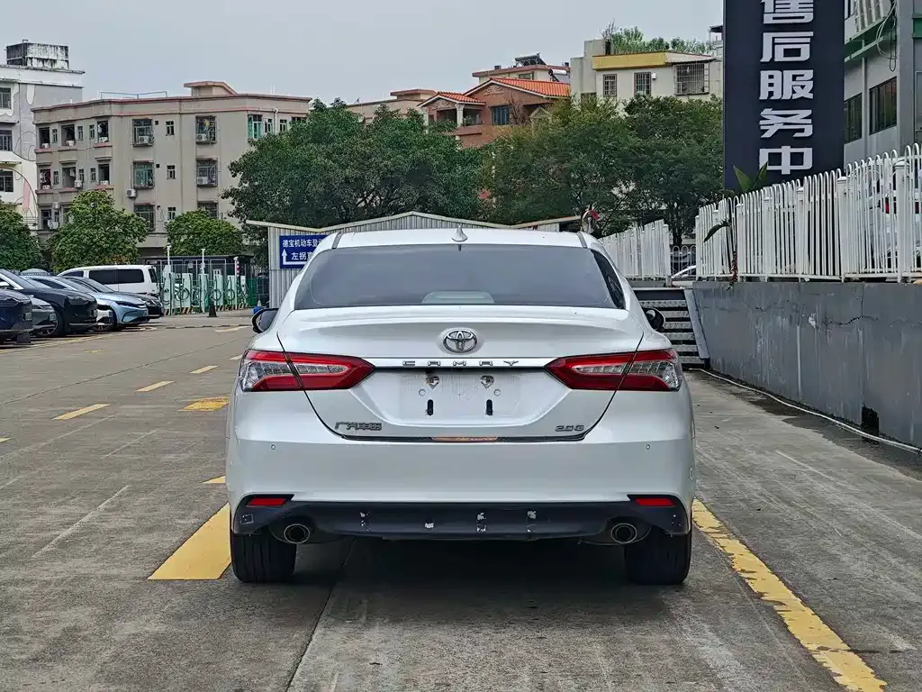 Toyota Camry — фото 6