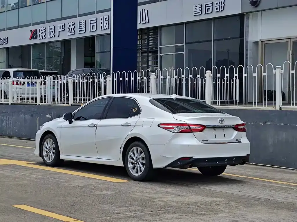 Toyota Camry — фото 10