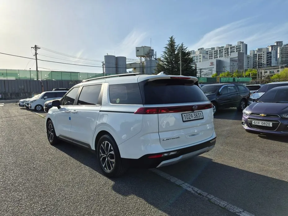 Kia Carnival — фото 2