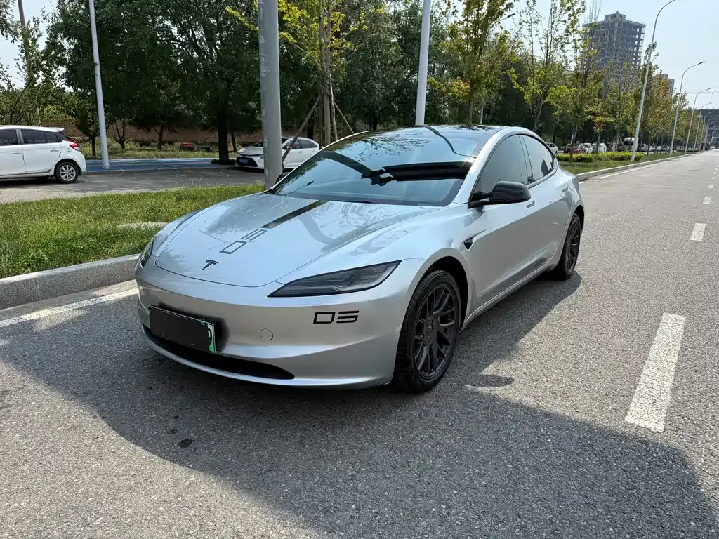 Tesla Model 3 — фото 1