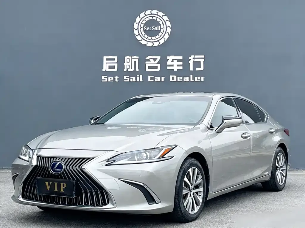 Lexus ES — фото 1