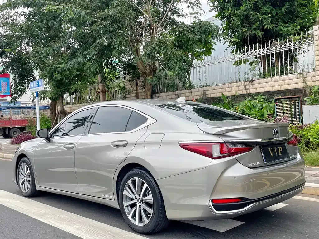 Lexus ES — фото 9