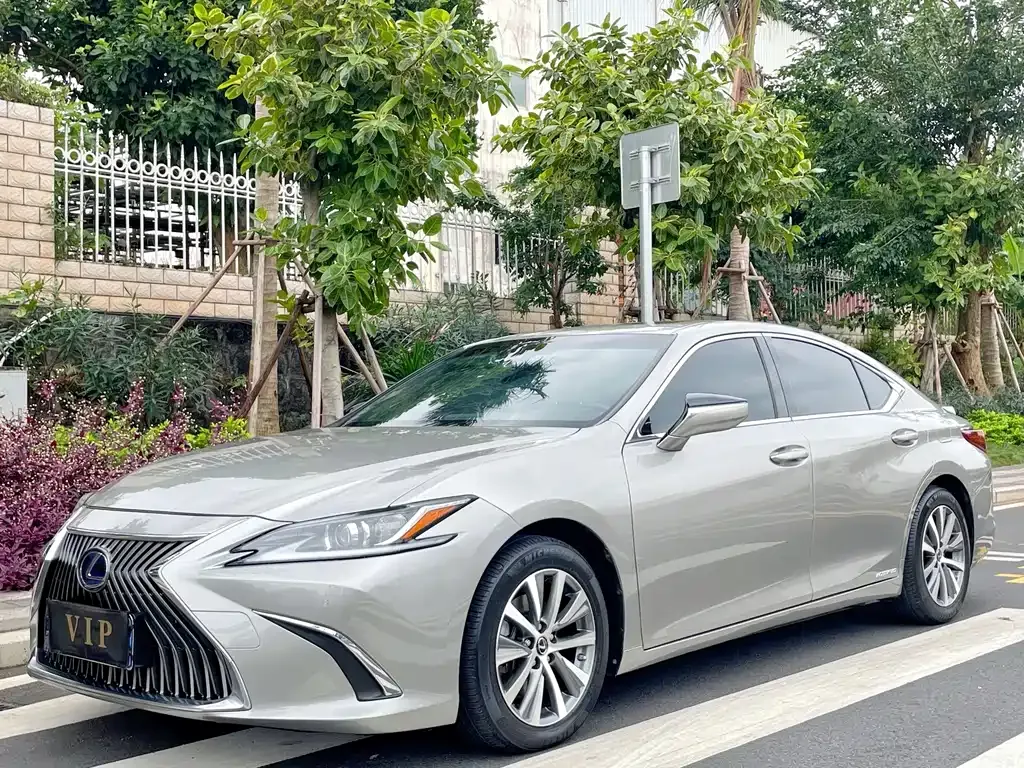 Lexus ES — фото 5