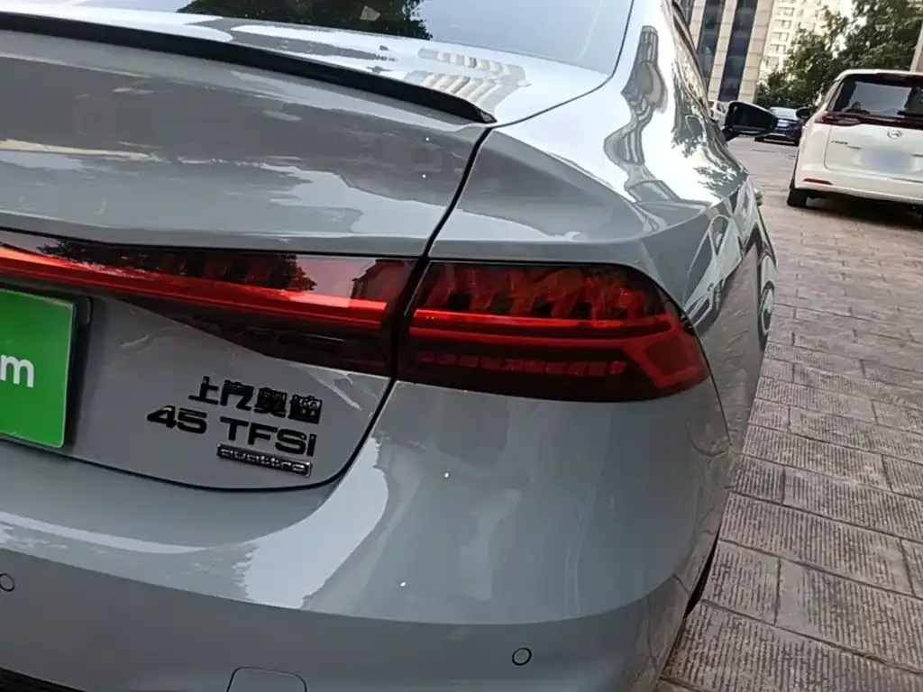 Audi A7L — фото 2