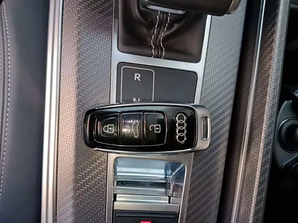 Audi A7L — фото 5