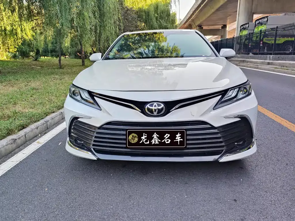 Toyota Camry — фото 10